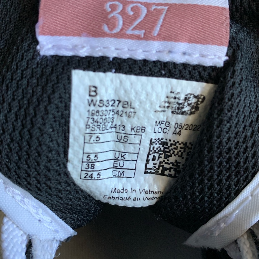 New Balance 327 size 7 1/2 sneakers - Picture 6 of 9